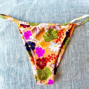 Lokahi medium floral print Hana bottoms. Limited addition and in great condition
